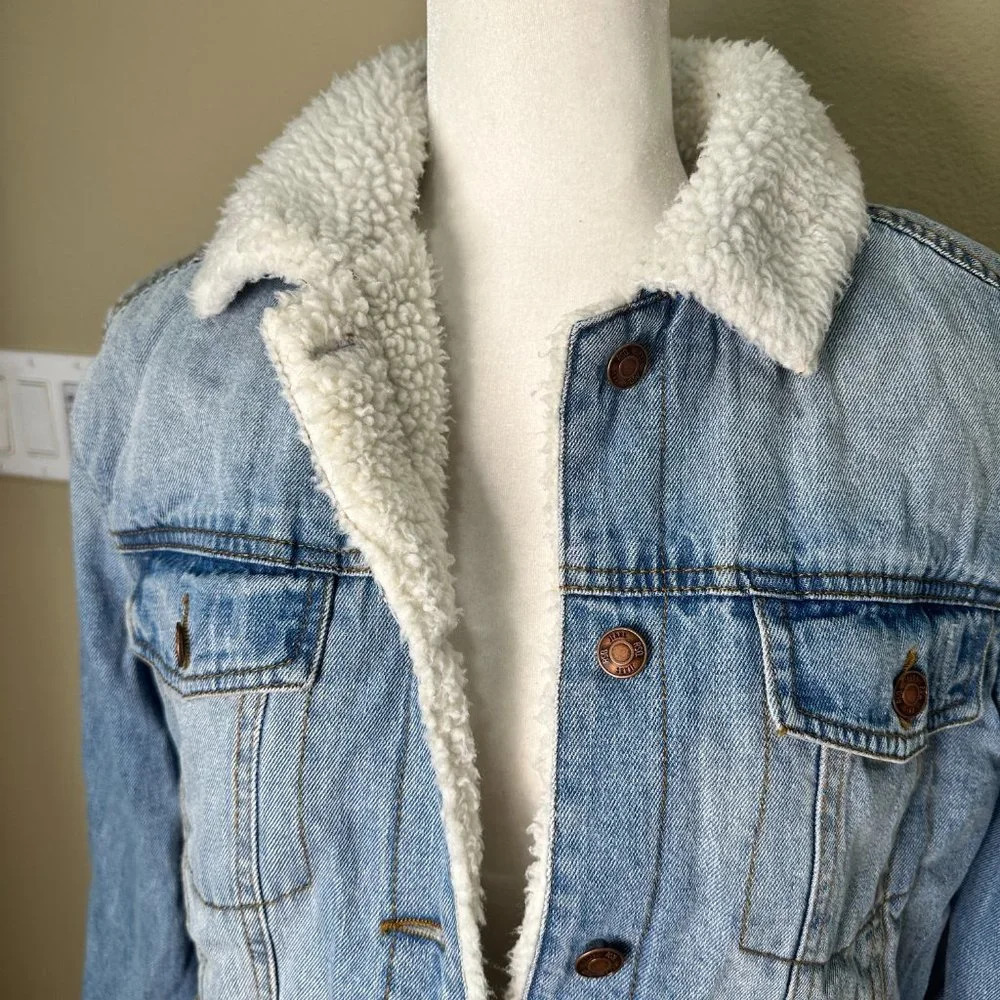 TILLY'S RSQ Sherpa Lined Denim Trucker Jean Jacket - small - Picture 4 of 13
